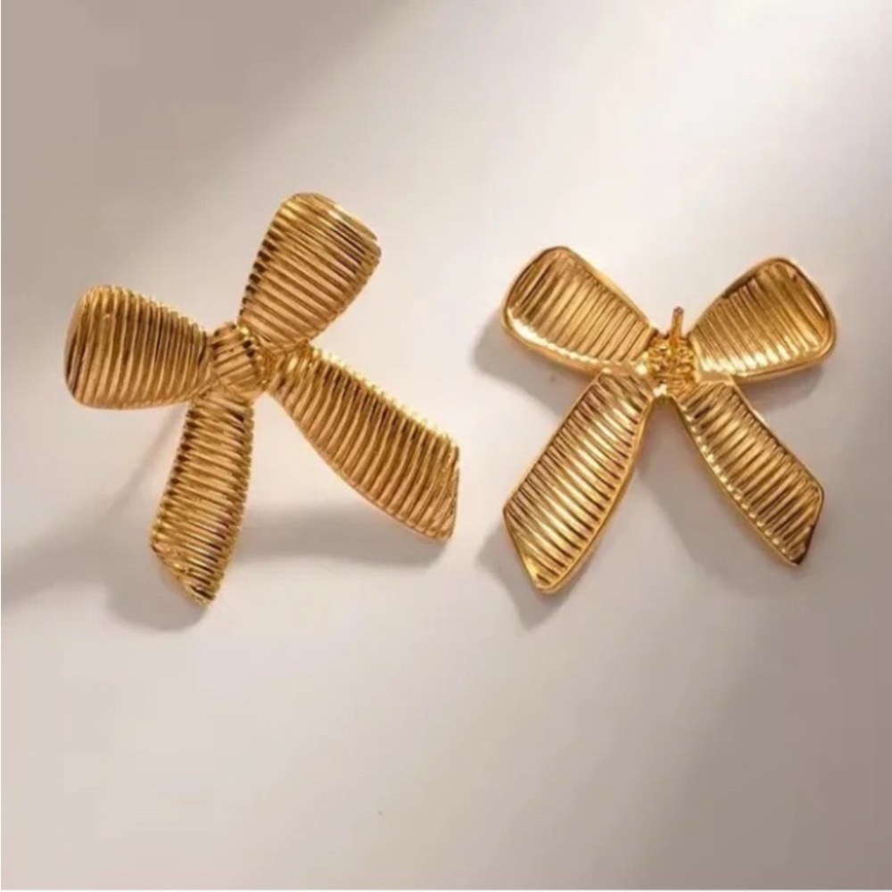 Elegant Gold Bow Earrings - Picture 2 of 3
